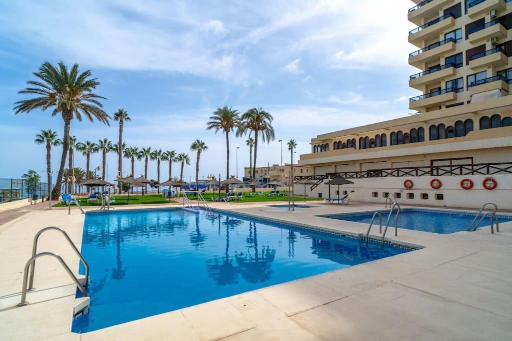 شقة Apartamento A Pie De Playa Con Terraza Y Piscinas بينالماذينا المظهر الخارجي الصورة