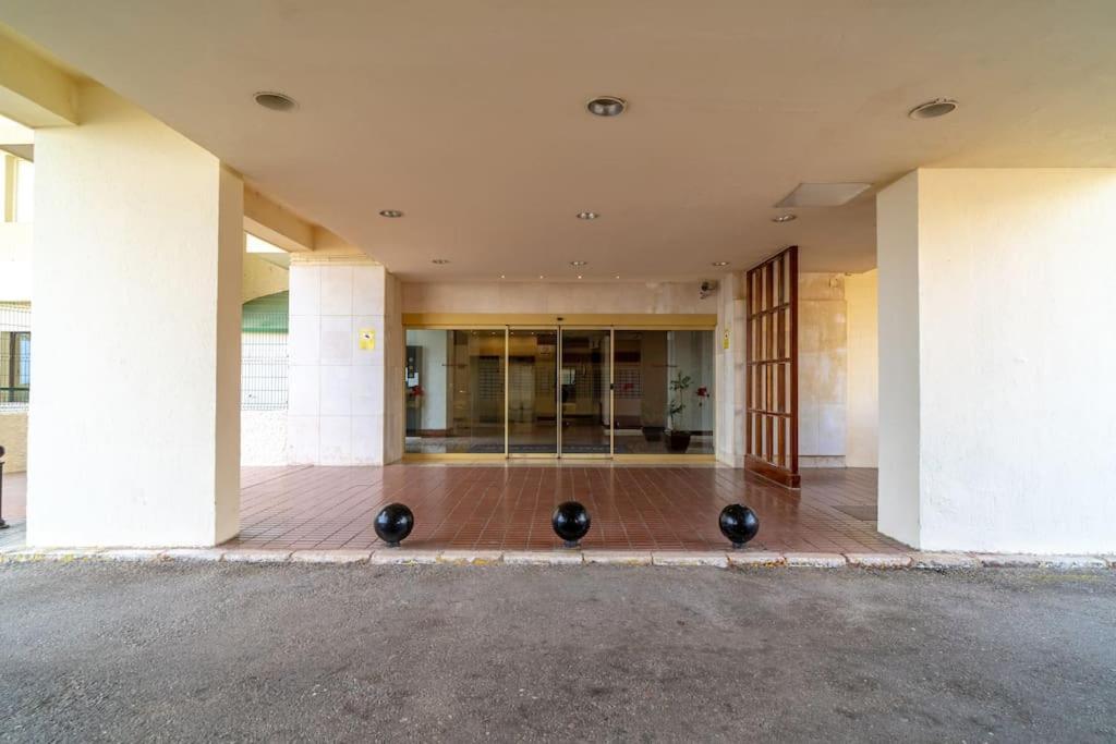 شقة Apartamento A Pie De Playa Con Terraza Y Piscinas بينالماذينا المظهر الخارجي الصورة